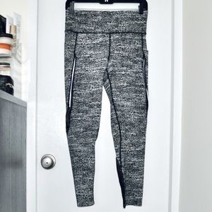 Lululemon Athletica Cropped Leggings in Black/White